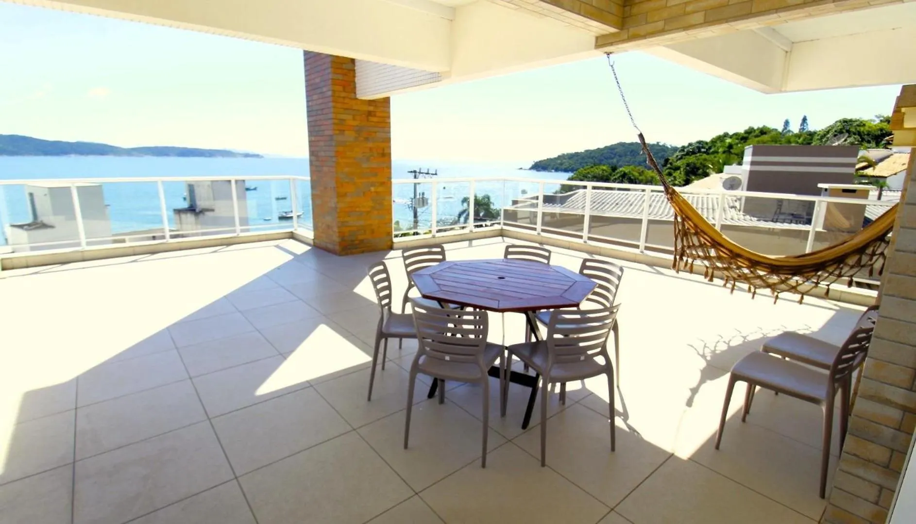 1083 - Apartamento Com Vista Para O Mar Em Bombinhas