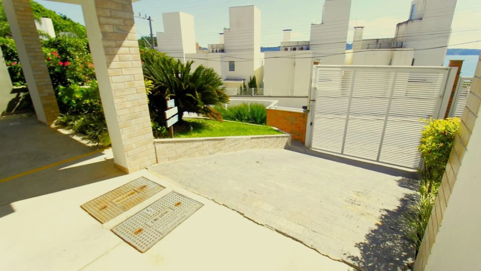 1083 - Apartamento Com Vista Para O Mar Em Bombinhas