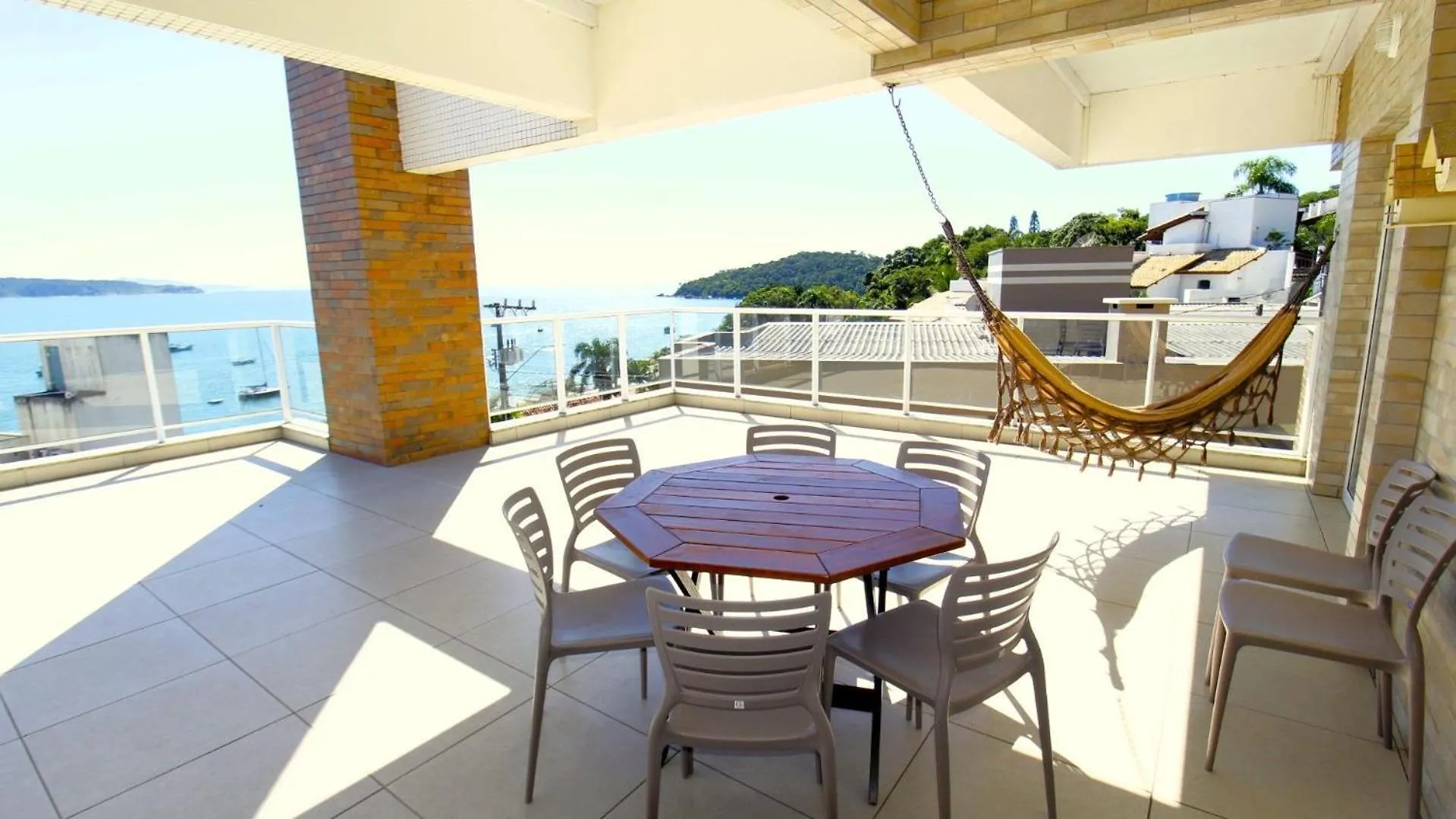 1083 - Apartamento Com Vista Para O Mar Em Bombinhas 0*,