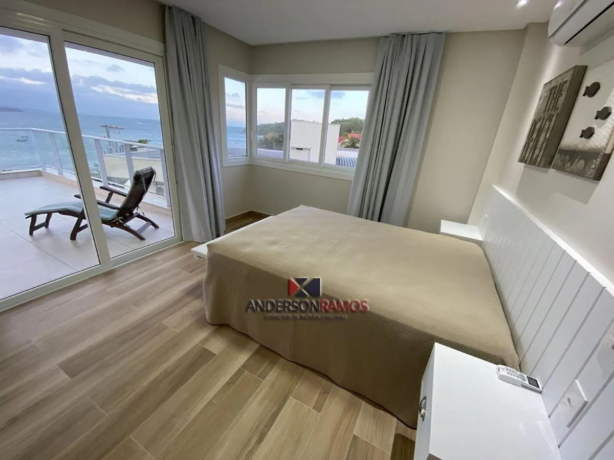 1083 - Apartamento Com Vista Para O Mar Em Bombinhas 0*,  Brésil