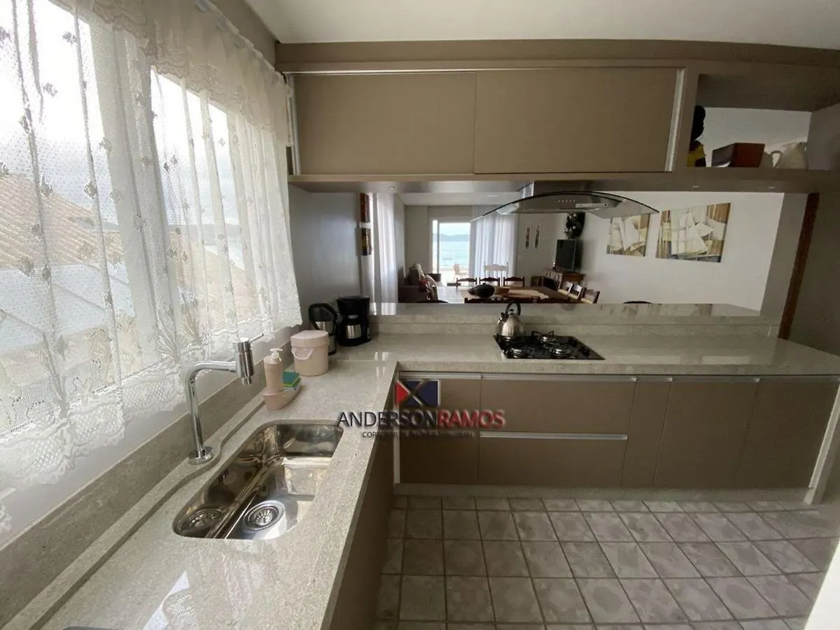 1083 - Apartamento Com Vista Para O Mar Em Bombinhas 0*,  Brésil