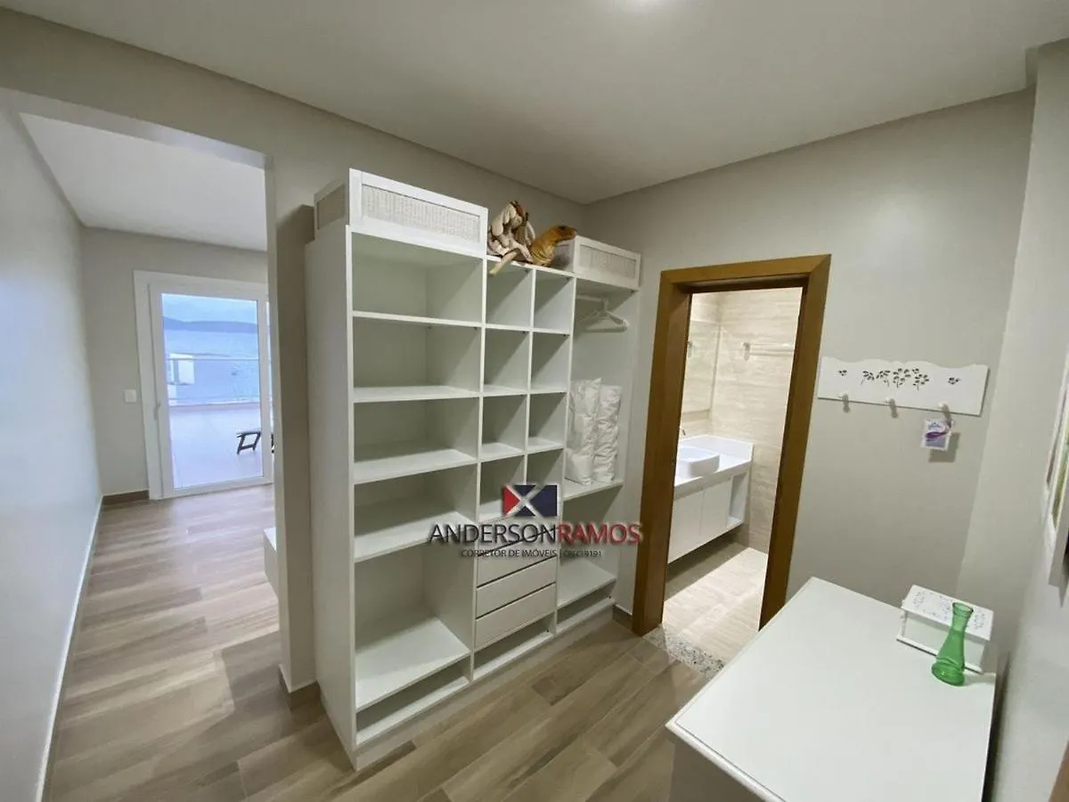 1083 - Apartamento Com Vista Para O Mar Em Bombinhas
